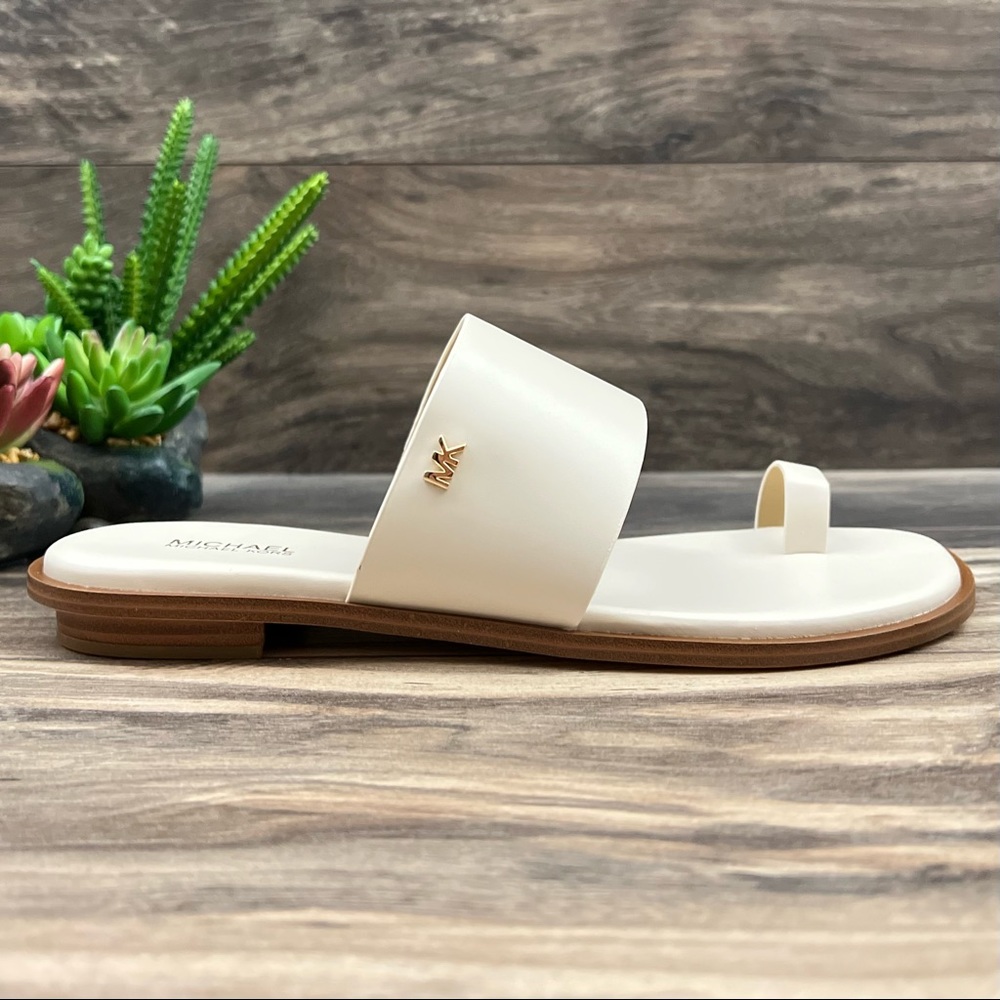 NIB Michael Kors August Flat Sandal Toe Loop Light Cream Faux Leather - Picture 6 of 14